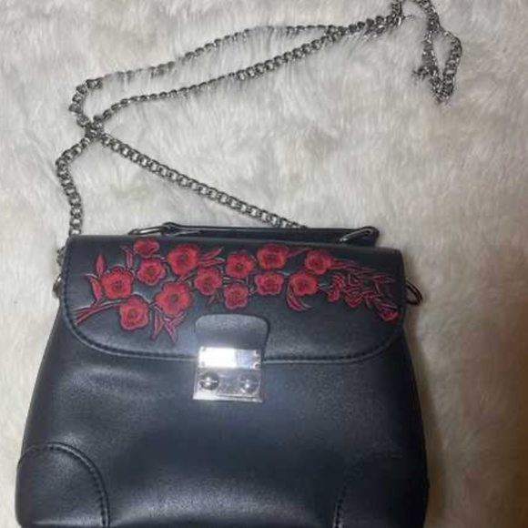BEST OFFER: black pleather Express bag with embroidered red flower & chain strap - Picture 1 of 7